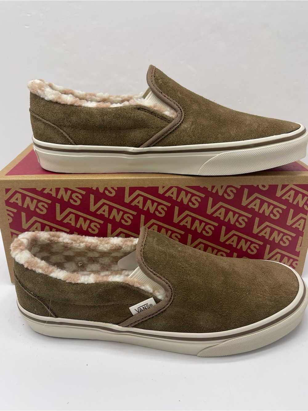 Vans WMNS Classic Slip-On
Cozy Hug Sepia
VN000BVZ0E0 Sneakers Shearling Sherpa